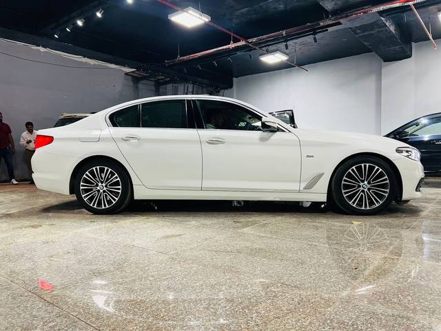 https://images10.gaadi.com/usedcar_image/3584153/original/img2874594__used_car_2874594_1695315458.jpg?imwidth=6401