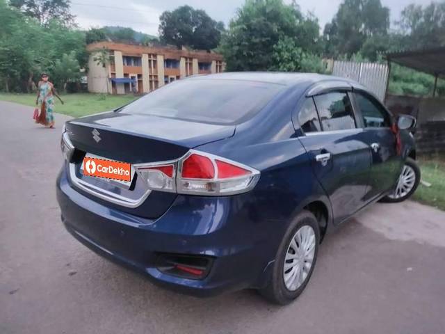https://images10.gaadi.com/usedcar_image/3584233/original/processed_bd256033-374f-4c53-9ed6-1fd65b8e1b9a.jpg?imwidth=6402
