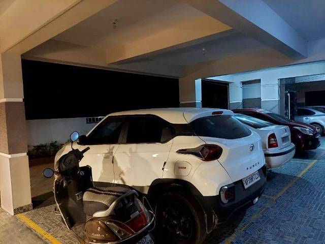 https://images10.gaadi.com/usedcar_image/3584299/original/processed_2a30c254-72c3-4596-abad-946c483b124c.jpg?imwidth=6402