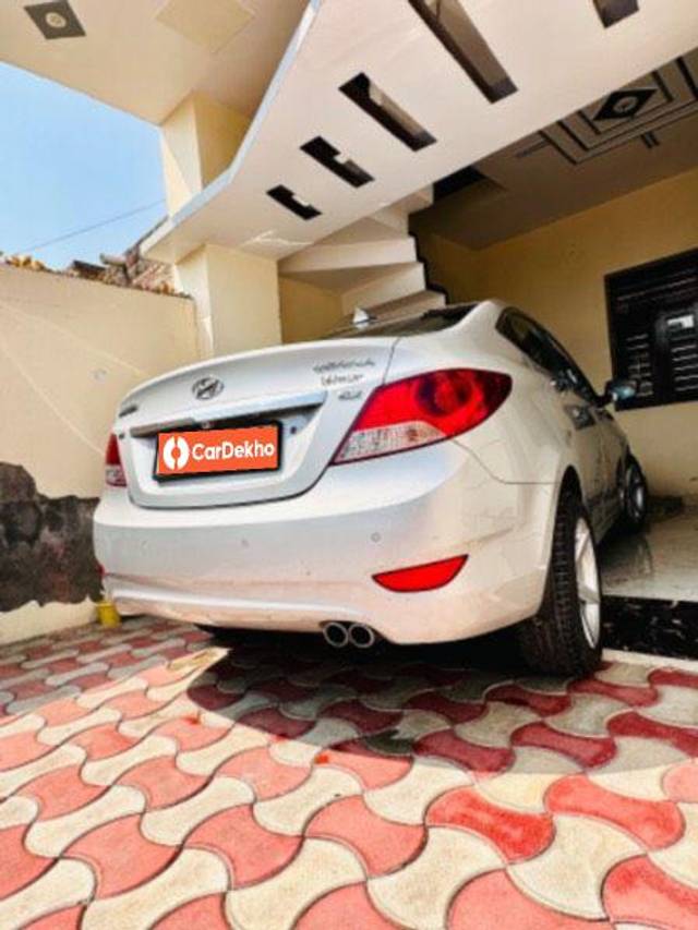 https://images10.gaadi.com/usedcar_image/3584414/original/processed_abb83ab9-b8a4-41b7-a9eb-787b871392c8.jpeg?imwidth=6401