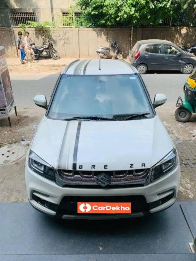 https://images10.gaadi.com/usedcar_image/3584634/original/processed_36df6e8f-07fe-447f-bd5c-7a1fbed1b8f2.jpg?imwidth=6402