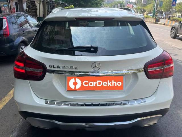 https://images10.gaadi.com/usedcar_image/3584919/original/processed_e52dd1d5-177d-44ce-9a6e-48fcd077935d.jpg?imwidth=6402