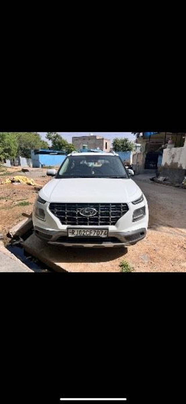https://images10.gaadi.com/usedcar_image/3585016/original/processed_dc0a3f28-6c50-4b78-926d-f8460cde03e9.png?imwidth=6400