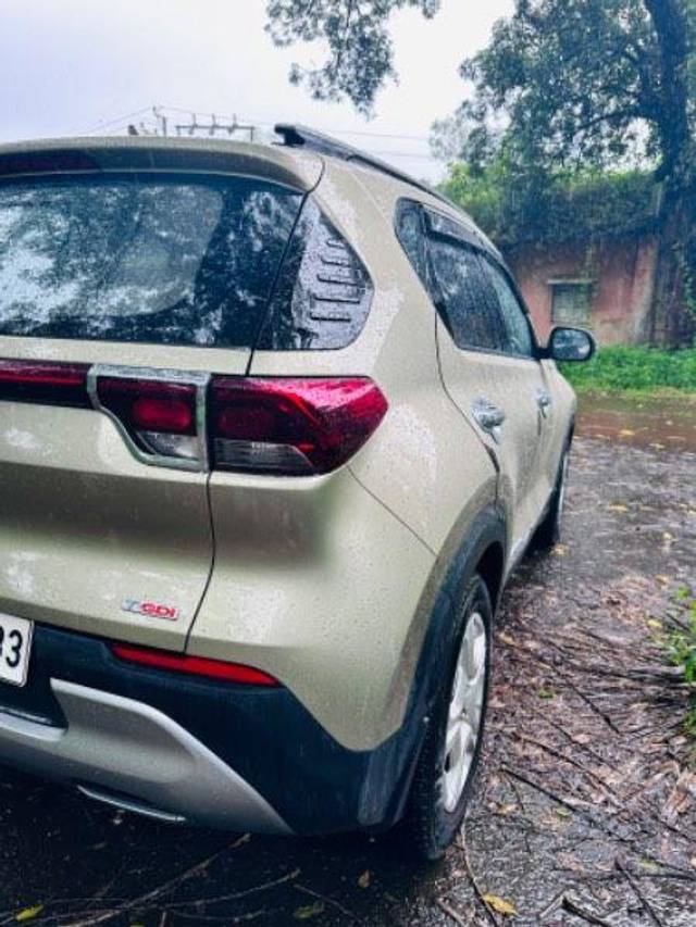 https://images10.gaadi.com/usedcar_image/3585177/original/processed_8c0a3074-93f2-4fd4-8688-a62a1c56ccb6.jpeg?imwidth=6402