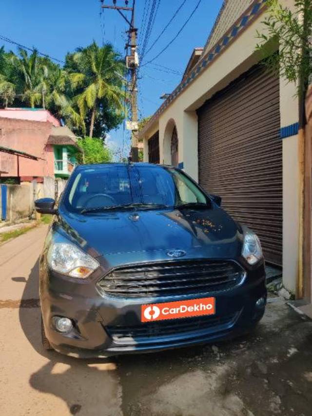 https://images10.gaadi.com/usedcar_image/3585276/original/processed_6c033622-6ff4-470a-94d3-63305640539a.jpg?imwidth=6400