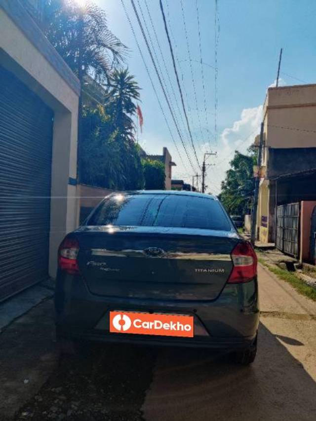https://images10.gaadi.com/usedcar_image/3585276/original/processed_80be9f8b-70d0-4ae3-86cb-2e14cec5b3d1.jpg?imwidth=6401