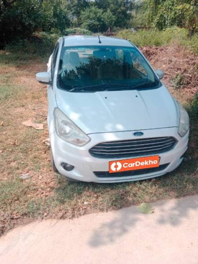 https://images10.gaadi.com/usedcar_image/3585306/original/processed_18333252-e2c7-4c01-8e7e-8bdb8322fed9.jpg?imwidth=6401