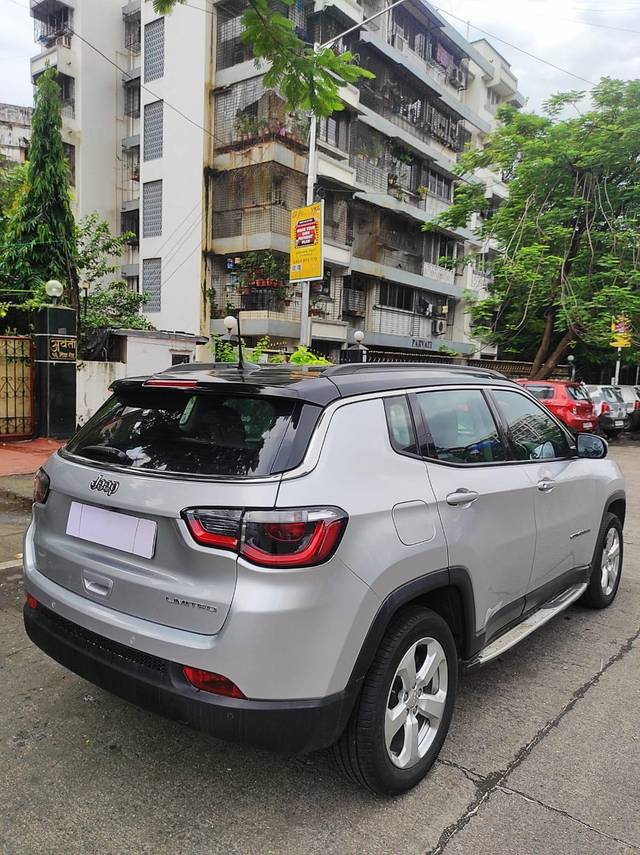 https://images10.gaadi.com/usedcar_image/3585338/original/processed_img2875161__used_car_2875161_1695377960.jpg?imwidth=6402