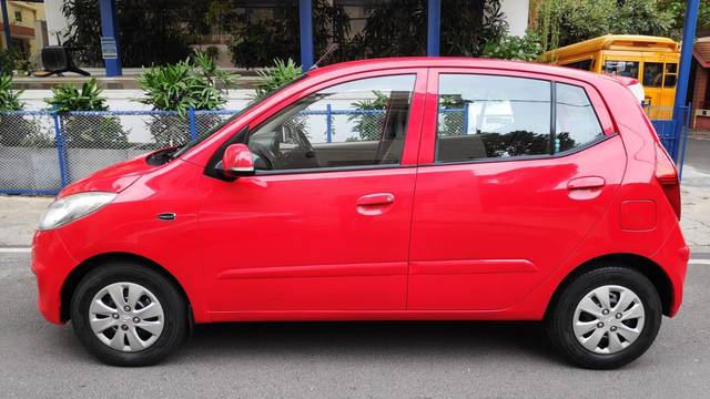 https://images10.gaadi.com/usedcar_image/3585446/original/processed_usedcar_img_20230922_wa0085_35681695380102_1695380127.jpg?imwidth=6402