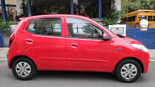 https://images10.gaadi.com/usedcar_image/3585446/original/processed_usedcar_img_20230922_wa0088_35681695380102_1695380127.jpg?imwidth=6401