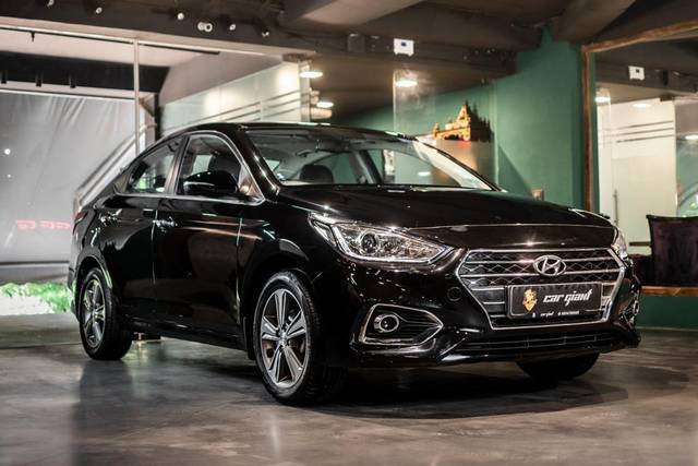 https://images10.gaadi.com/usedcar_image/3585460/original/processed_usedcar_e26f85e3_0253_42e4_a232_fbb5f980292b_6131695380525_1695380544.jpeg?imwidth=6400