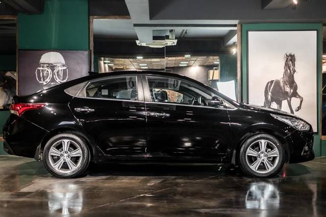 https://images10.gaadi.com/usedcar_image/3585460/original/usedcar_004ed33c_892b_4753_b983_7dee63b4d974_6131695380525_1695380544.jpeg?imwidth=6401
