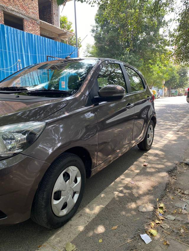 https://images10.gaadi.com/usedcar_image/3585499/original/processed_img2875258__used_car_2875258_1695382136.jpg?imwidth=6400