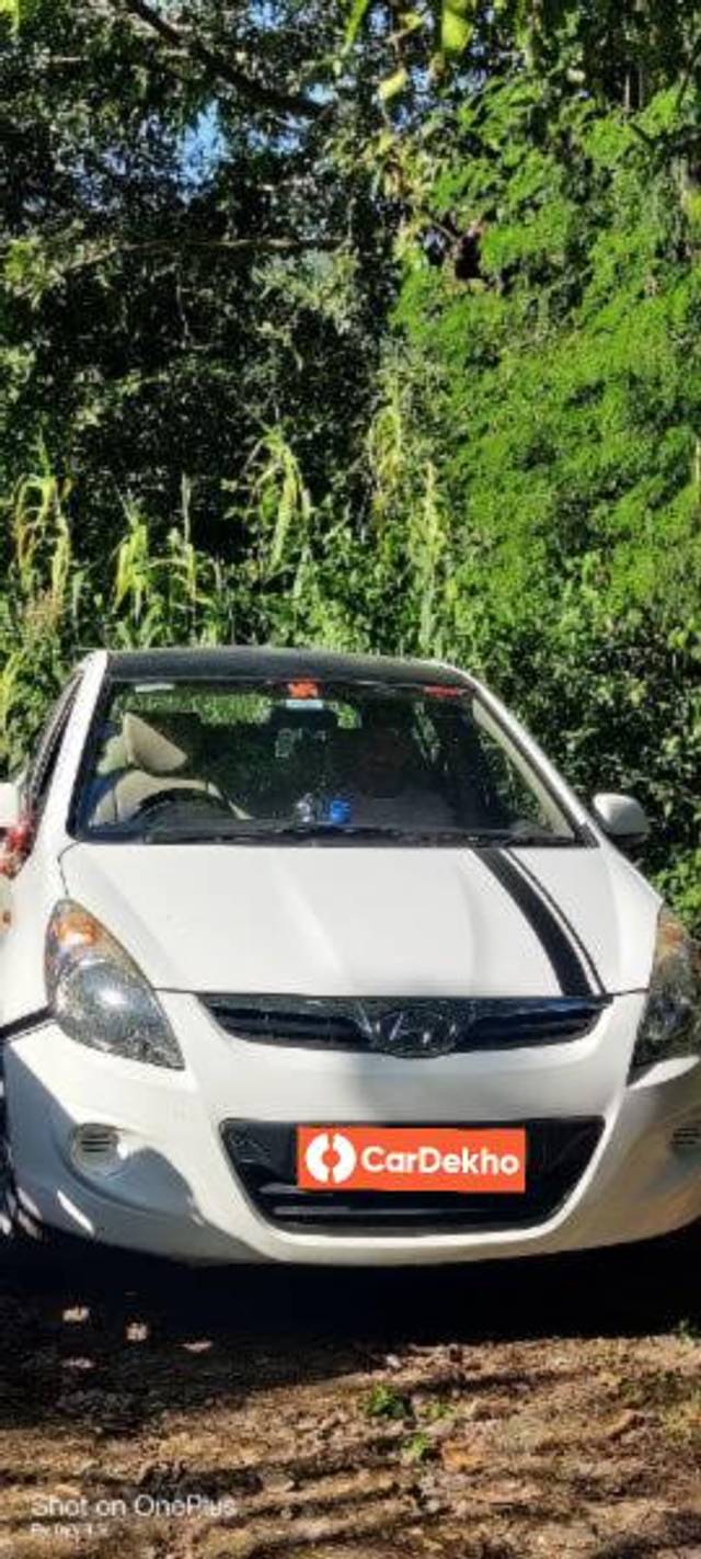 https://images10.gaadi.com/usedcar_image/3585858/original/processed_b5e7858a-4651-4496-b54b-858aa811d336.jpg?imwidth=6400