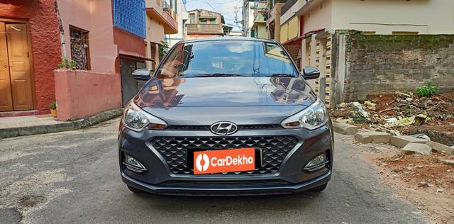 https://images10.gaadi.com/usedcar_image/3585911/original/processed_img2875431__used_car_2875431_1695801518.jpg?imwidth=6400