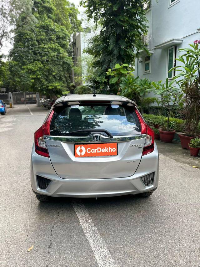 https://images10.gaadi.com/usedcar_image/3585972/original/processed_img2875436__used_car_2875436_1695404112.JPG?imwidth=6402