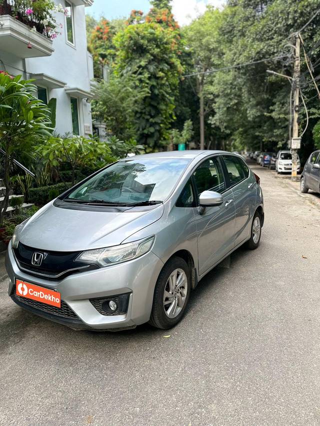 https://images10.gaadi.com/usedcar_image/3585972/original/processed_img2875436__used_car_2875436_1695404115.JPG?imwidth=6400