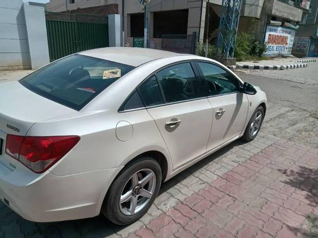 https://images10.gaadi.com/usedcar_image/3586192/original/processed_f15ac977-44f1-4bbe-ab94-a35a60ced1b3.jpg?imwidth=6402