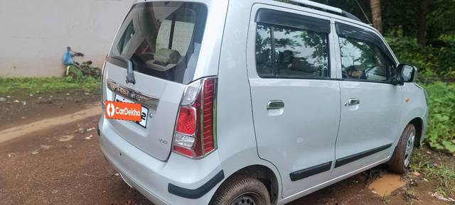https://images10.gaadi.com/usedcar_image/3586269/original/processed_cf59325e-98b7-4377-abd5-69f3ab3b5845.jpg?imwidth=6401