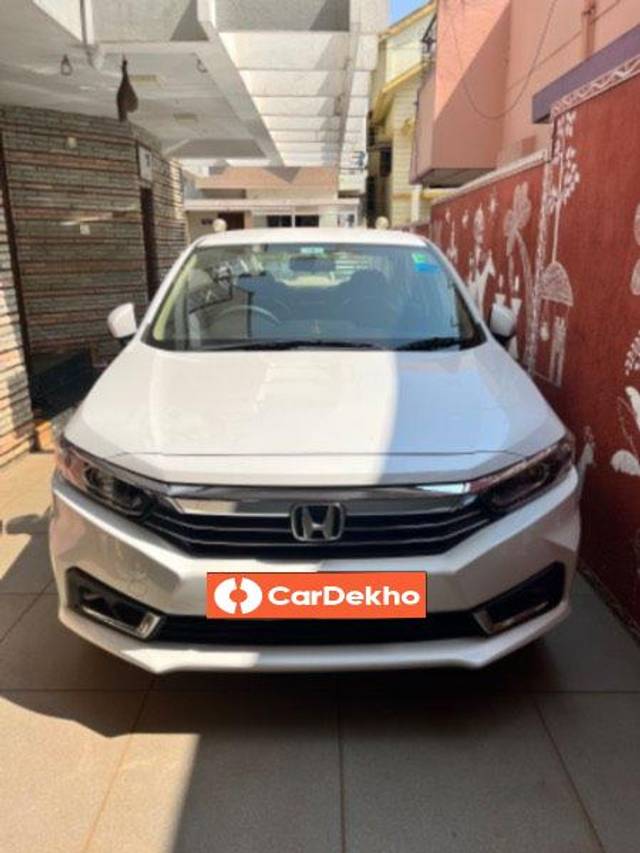 https://images10.gaadi.com/usedcar_image/3586314/original/processed_6a28b346-cece-461d-a648-0b0c9d7095db.jpeg?imwidth=6400