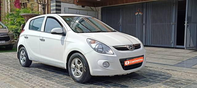 https://images10.gaadi.com/usedcar_image/3586316/original/processed_img2875521__used_car_2875521_1695446182.jpg?imwidth=6400
