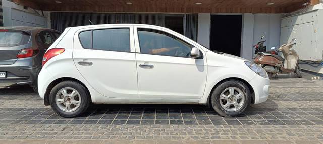 https://images10.gaadi.com/usedcar_image/3586316/original/processed_img2875521__used_car_2875521_1695446185.jpg?imwidth=6401