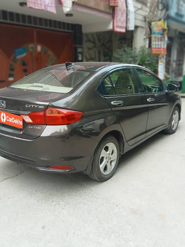 https://images10.gaadi.com/usedcar_image/3586413/original/processed_img2875594__used_car_2875594_1695447828.jpg?imwidth=6402