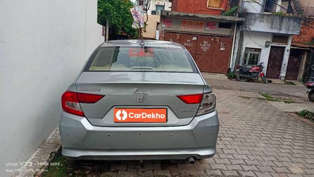 https://images10.gaadi.com/usedcar_image/3586450/original/processed_33b1c97c-1c23-44c3-ba4b-fc3ac00f79c4.jpg?imwidth=6401