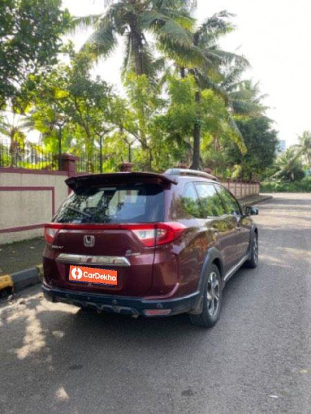 https://images10.gaadi.com/usedcar_image/3586596/original/processed_c40409cc-ed8e-4b6b-8419-91ee1b8bb042.jpeg?imwidth=6402