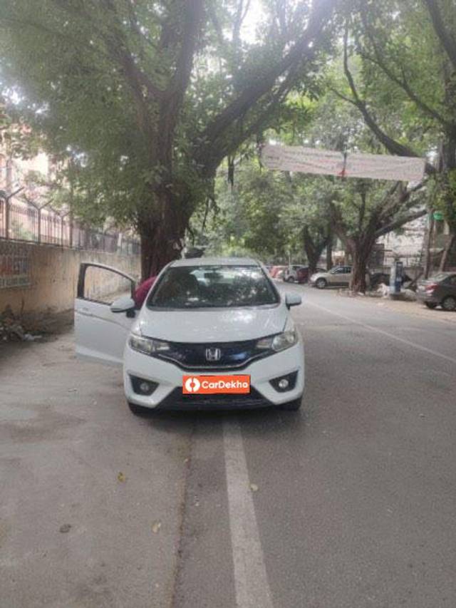 https://images10.gaadi.com/usedcar_image/3586605/original/processed_3487e154-09c1-48a1-ad12-33c494a34513.jpeg?imwidth=6402