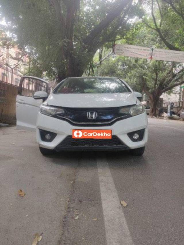 https://images10.gaadi.com/usedcar_image/3586605/original/processed_f43a4f4f-4367-48da-9f51-082bee82bede.jpeg?imwidth=6400