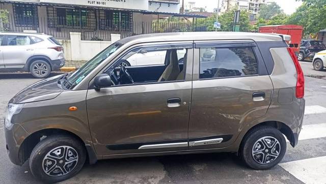 https://images10.gaadi.com/usedcar_image/3586623/original/processed_1d85e323-8586-47b5-be4c-cbc66db31dbc.jpg?imwidth=6402