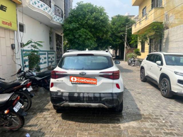 https://images10.gaadi.com/usedcar_image/3586913/original/processed_28fc9d5b-cf74-4e7a-a7d2-32e814e7282d.jpeg?imwidth=6402
