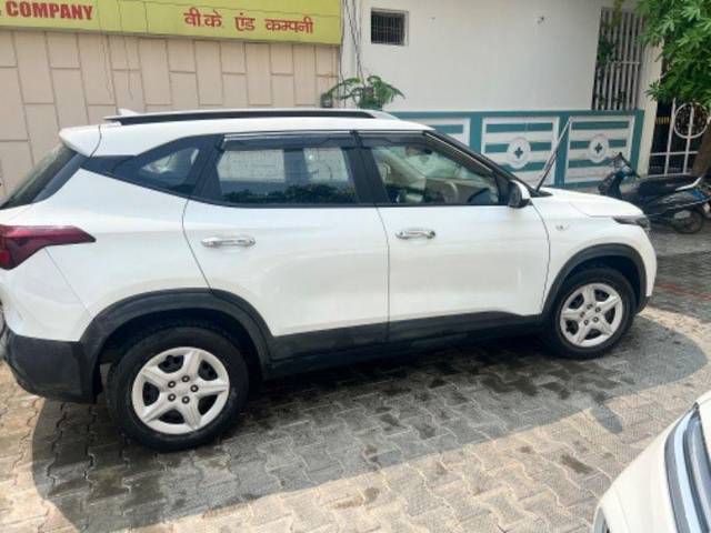 https://images10.gaadi.com/usedcar_image/3586913/original/processed_9dcb4acb-3665-40e9-baea-a847d9899804.jpeg?imwidth=6401