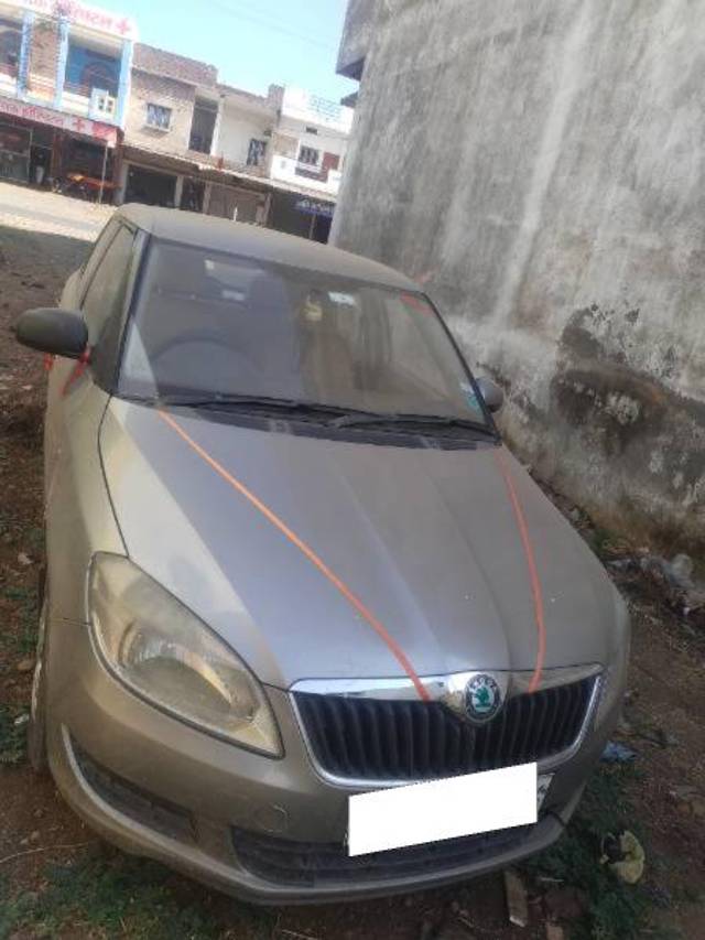 https://images10.gaadi.com/usedcar_image/3586929/original/processed_2c2e8372-7f7c-427a-9c71-879f5f8bfeb0.jpg?imwidth=6402