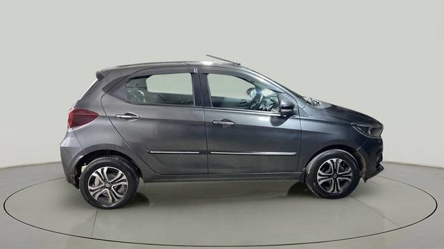 https://images10.gaadi.com/usedcar_image/3587021/original/slot__10010750713-b388c64d4a254f44965e77e3850bb705-Exterior-6.jpg?imwidth=6400