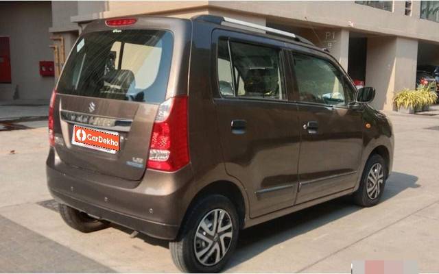 https://images10.gaadi.com/usedcar_image/3587081/original/processed_usedcar_d54e8b03_003d_4e15_8b54_60c85247303a_5731695464133_1695464145.jpg?imwidth=6402