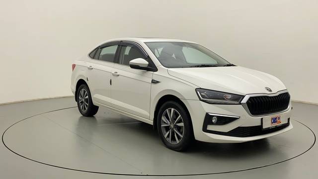 https://images10.gaadi.com/usedcar_image/3587341/original/7098614f-e8bd-40b6-ae3d-0e8388f3010e__42.jpg?imwidth=6400