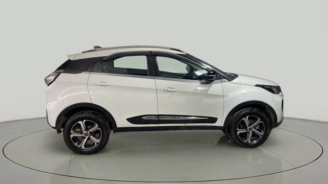 https://images10.gaadi.com/usedcar_image/3587386/original/slot__10083356778-dec0e118b9a9401fad53c39f955d7441-Exterior-6.jpg?imwidth=6400
