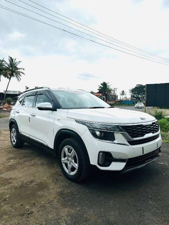 https://images10.gaadi.com/usedcar_image/3587392/original/processed_f23a4ba3-724d-4dbe-b8dd-929b8d38f54e.jpeg?imwidth=6400