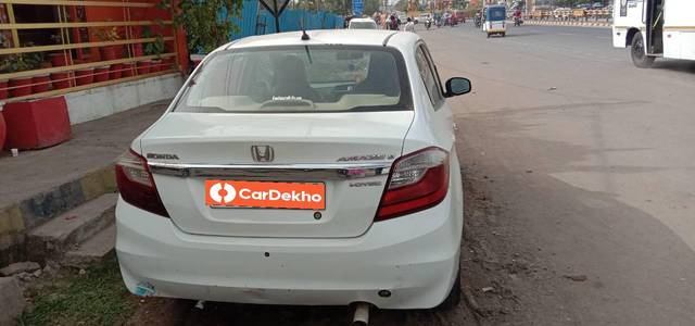 https://images10.gaadi.com/usedcar_image/3587487/original/processed_58b5dc78-42e3-4f39-abbe-912ebb8562d5.jpg?imwidth=6401