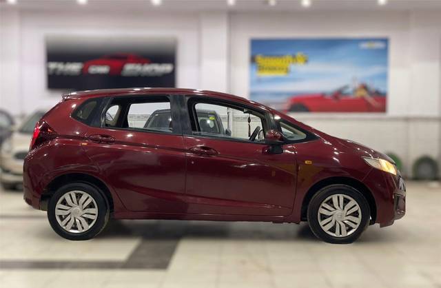 https://images10.gaadi.com/usedcar_image/3587513/original/processed_img2876260__used_car_2876260_1695475259.jpg?imwidth=6401