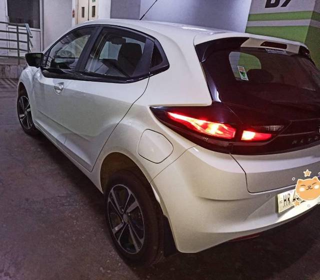 https://images10.gaadi.com/usedcar_image/3587653/original/processed_ad00802a-a1ba-4149-8084-efe11c3df587.jpg?imwidth=6402