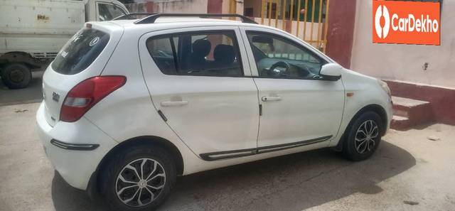 https://images10.gaadi.com/usedcar_image/3587673/original/processed_55a7b94b-d3db-4cc0-b191-ac66d06015e0.jpg?imwidth=6401