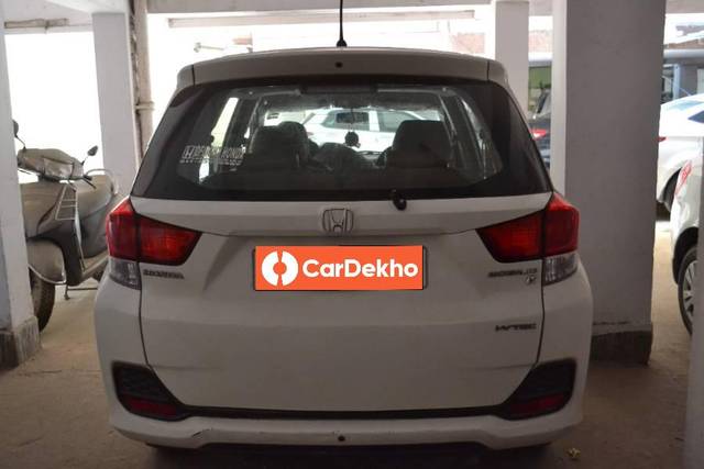 https://images10.gaadi.com/usedcar_image/3587953/original/processed_1bf573af-c096-4221-9549-7cc0bdb3192f.jpg?imwidth=6401