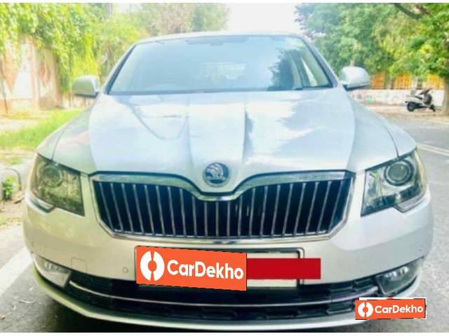 https://images10.gaadi.com/usedcar_image/3587960/original/processed_img2876336__used_car_2876336_1695502855.jpg?imwidth=6402