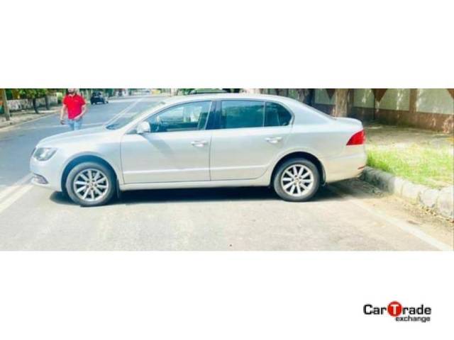 https://images10.gaadi.com/usedcar_image/3587960/original/processed_img2876336__used_car_2876336_1695502856.jpg?imwidth=6401