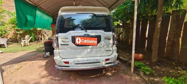 https://images10.gaadi.com/usedcar_image/3588089/original/processed_17464e07-0df8-4783-a252-bbb12186a9aa.jpg?imwidth=6402
