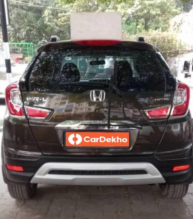 https://images10.gaadi.com/usedcar_image/3588237/original/processed_870400e9-d7a5-4947-b456-7b5133b01b2c.jpg?imwidth=6401