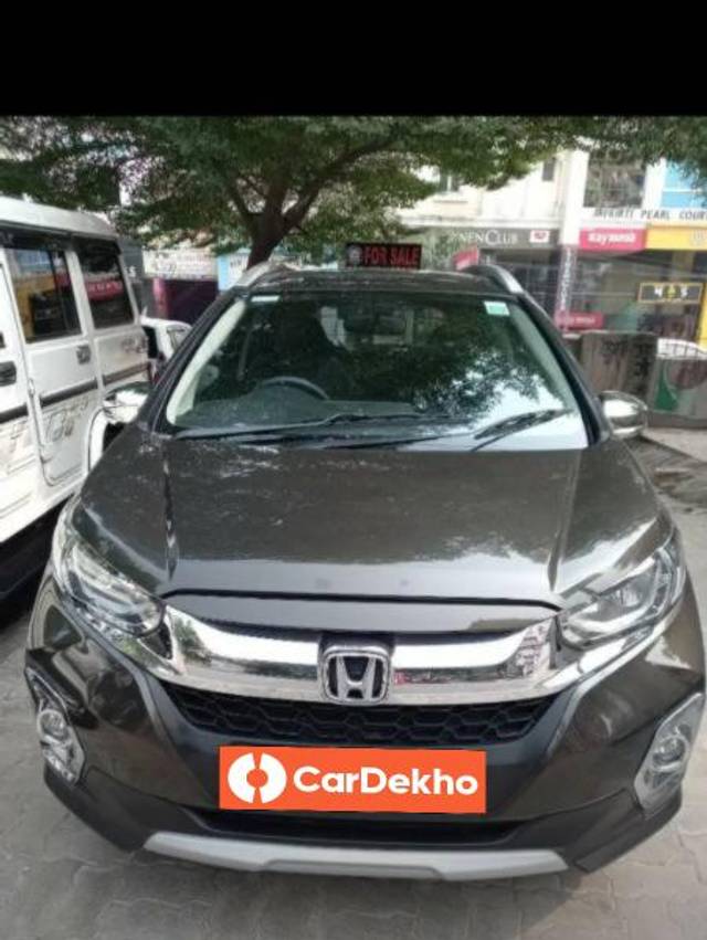 https://images10.gaadi.com/usedcar_image/3588237/original/processed_a67844ab-09ac-4d13-9740-5ead6883c6fe.jpg?imwidth=6400